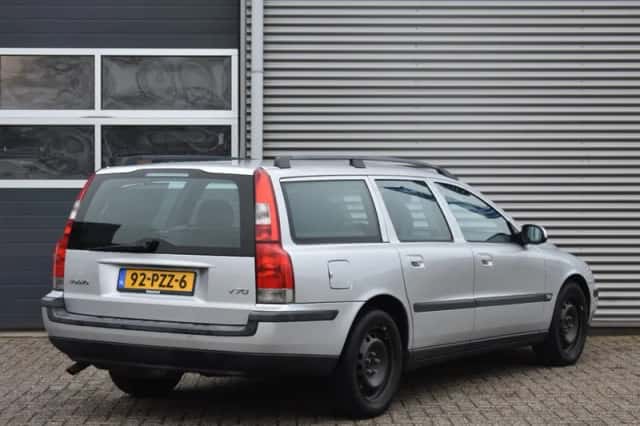 Volvo V70 (2002) thumbnail 3