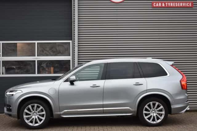 Volvo XC90 (2016) thumbnail 2