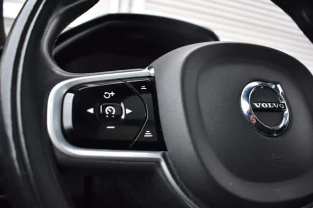 Volvo XC90 (2016) thumbnail 20
