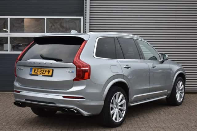 Volvo XC90 (2016) thumbnail 3