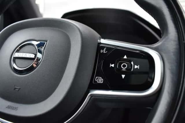 Volvo XC90 (2016) thumbnail 22