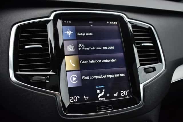 Volvo XC90 (2016) thumbnail 25