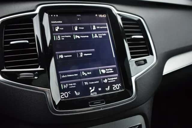 Volvo XC90 (2016) thumbnail 27