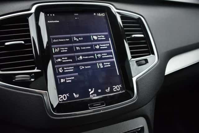 Volvo XC90 (2016) thumbnail 28