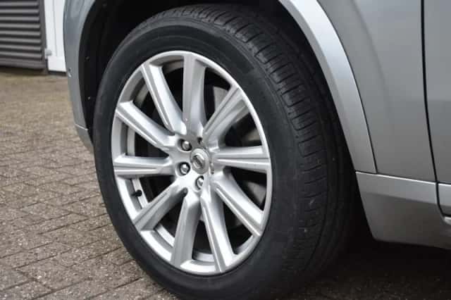 Volvo XC90 (2016) thumbnail 4