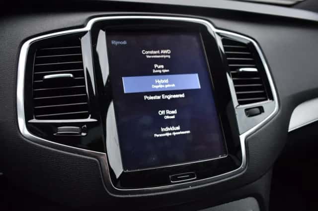 Volvo XC90 (2016) thumbnail 32