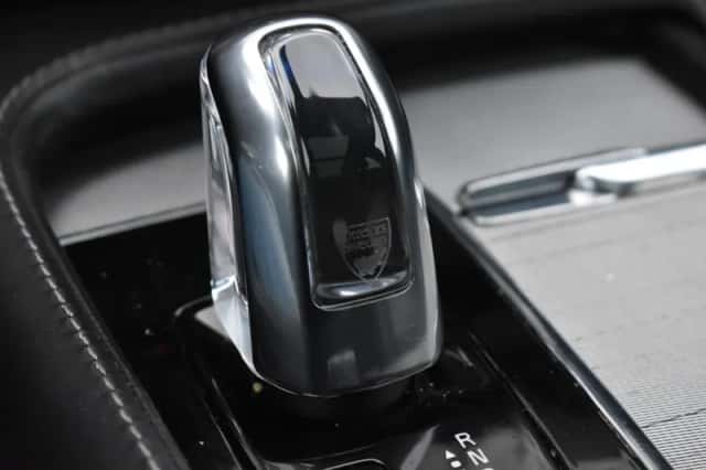 Volvo XC90 (2016) thumbnail 34