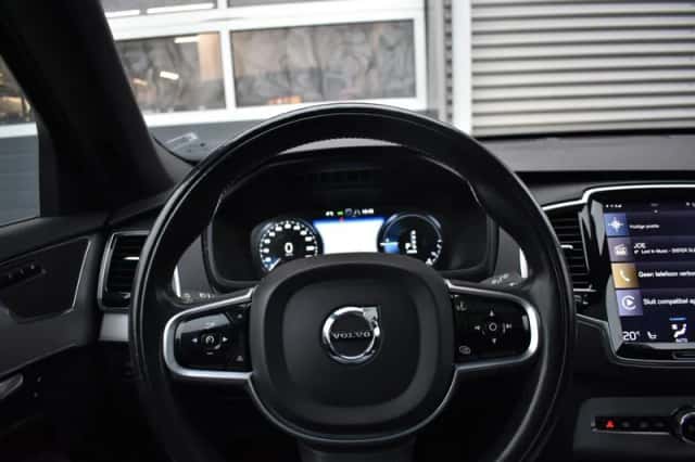 Volvo XC90 (2016) thumbnail 38