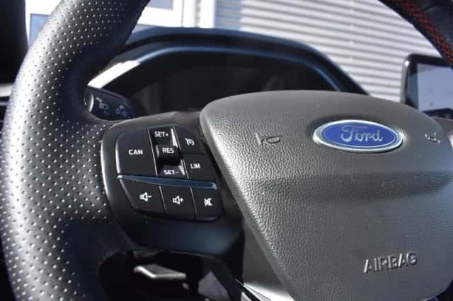 Ford Focus (2022) thumbnail 12