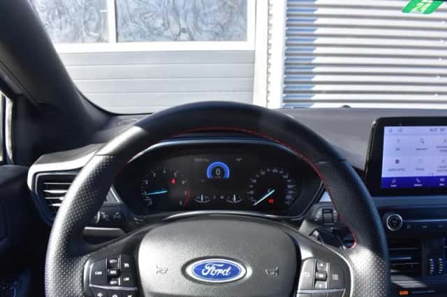 Ford Focus (2022) thumbnail 16