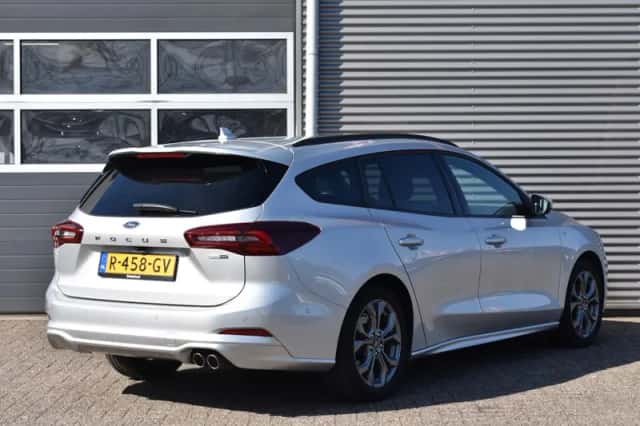 Ford Focus (2022) thumbnail 3