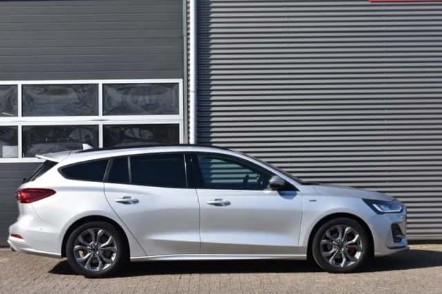 Ford Focus (2022) thumbnail 4