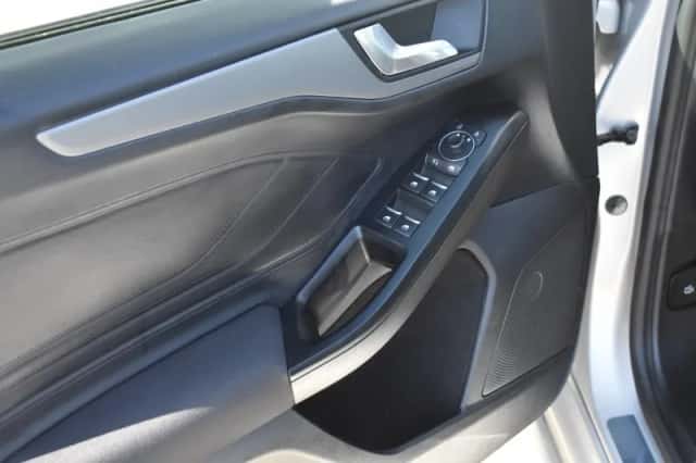 Ford Focus (2022) thumbnail 8