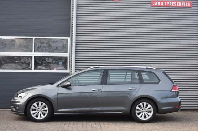 Volkswagen Golf (2018) thumbnail 2