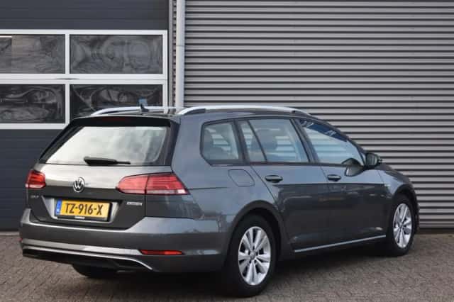 Volkswagen Golf (2018) thumbnail 3