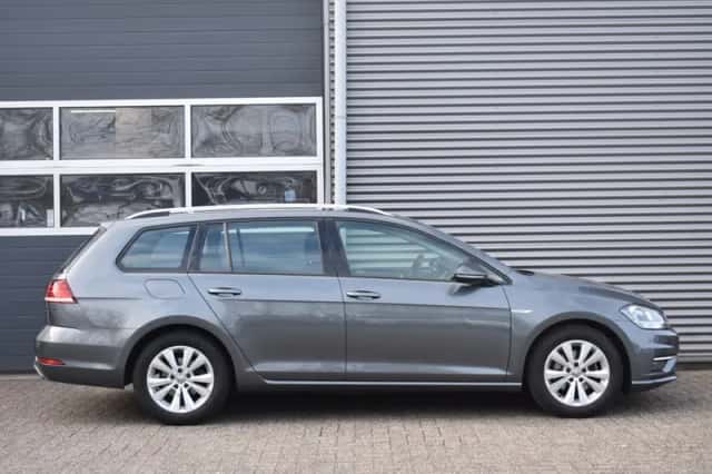 Volkswagen Golf (2018) thumbnail 4
