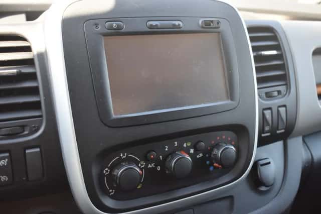 Renault Trafic (2015) thumbnail 19