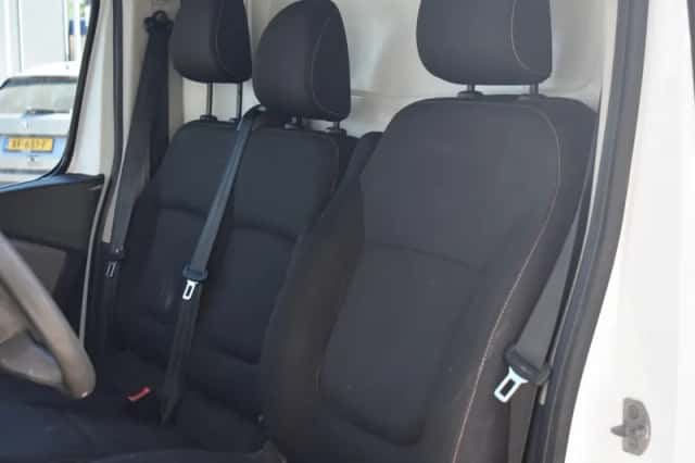 Renault Trafic (2015) thumbnail 9