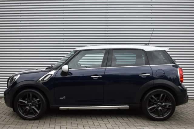 MINI Countryman (2016) thumbnail 2