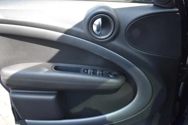 MINI Countryman (2016) thumbnail 16