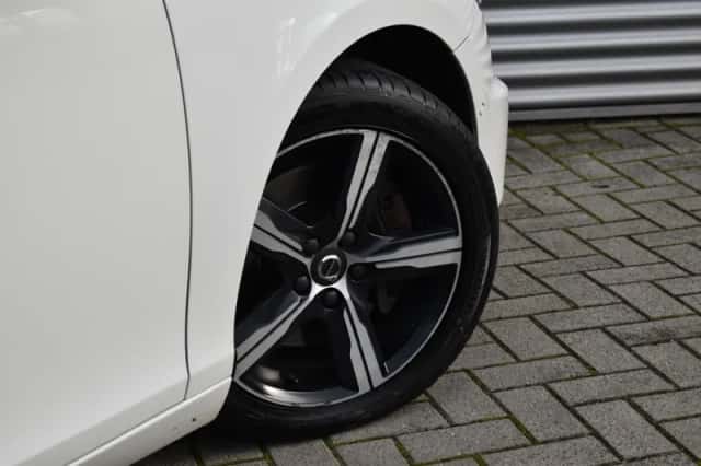 Volvo V40 (2019) thumbnail 12