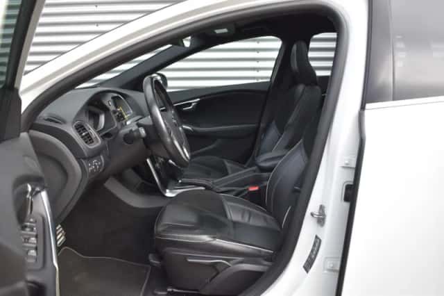 Volvo V40 (2019) thumbnail 3