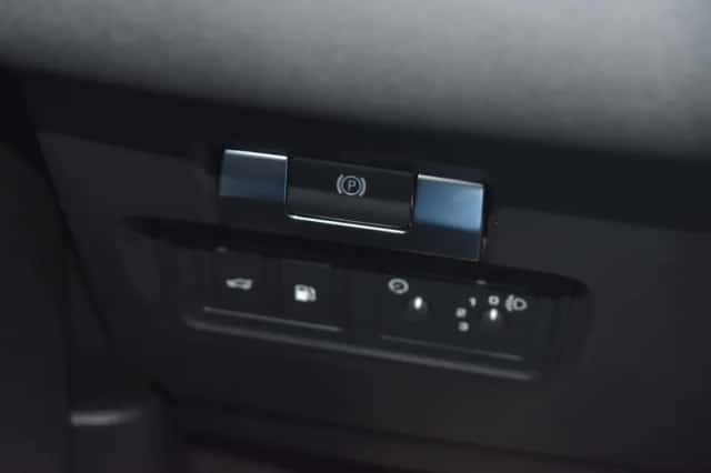 Land Rover Discovery Sport (2020) thumbnail 16