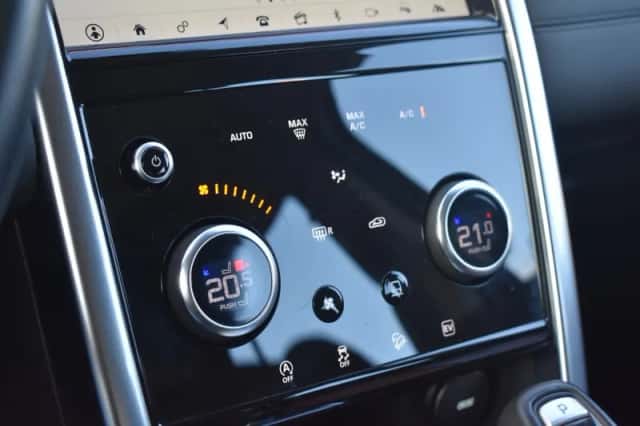 Land Rover Discovery Sport (2020) thumbnail 29