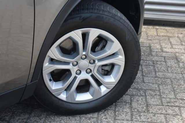 Land Rover Discovery Sport (2020) thumbnail 5