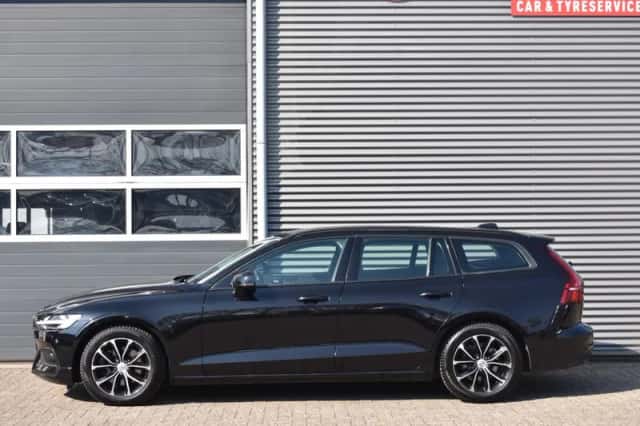 Volvo V60 (2021) thumbnail 3