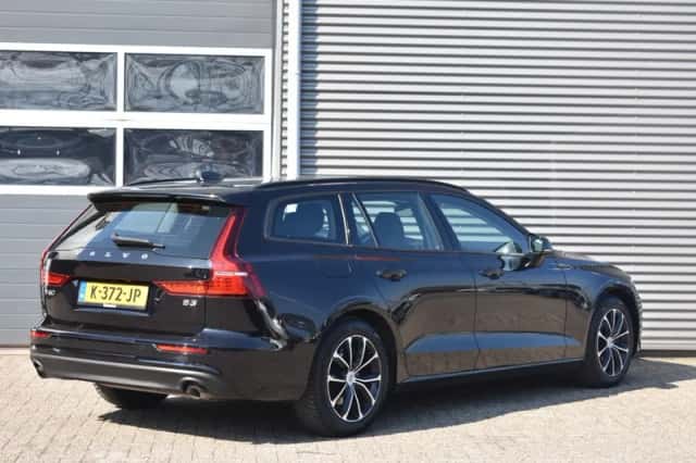 Volvo V60 (2021) thumbnail 4