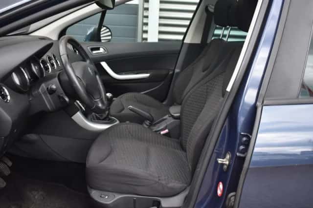 Peugeot 308 (2008) thumbnail 3