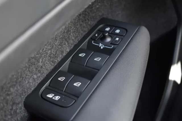 Volvo XC40 (2023) thumbnail 14