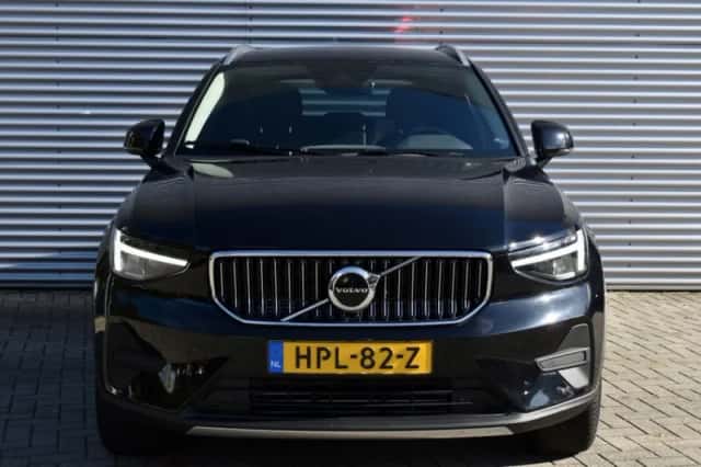 Volvo XC40 (2023) thumbnail 5