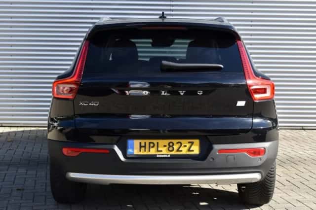 Volvo XC40 (2023) thumbnail 7