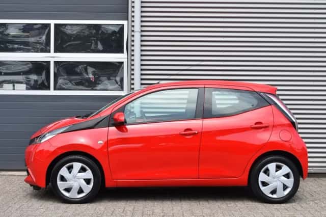 Toyota Aygo (2015) thumbnail 2