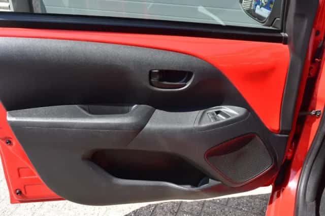 Toyota Aygo (2015) thumbnail 11