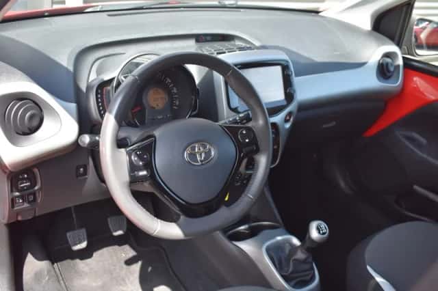 Toyota Aygo (2015) thumbnail 12
