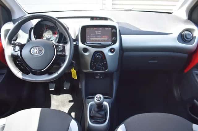 Toyota Aygo (2015) thumbnail 13