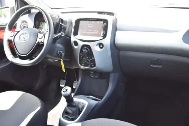 Toyota Aygo (2015) thumbnail 14