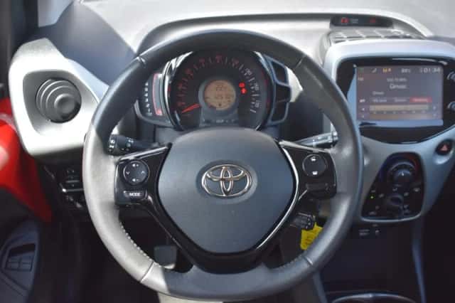 Toyota Aygo (2015) thumbnail 15