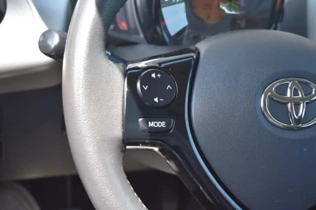 Toyota Aygo (2015) thumbnail 16