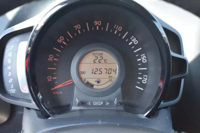 Toyota Aygo (2015) thumbnail 17