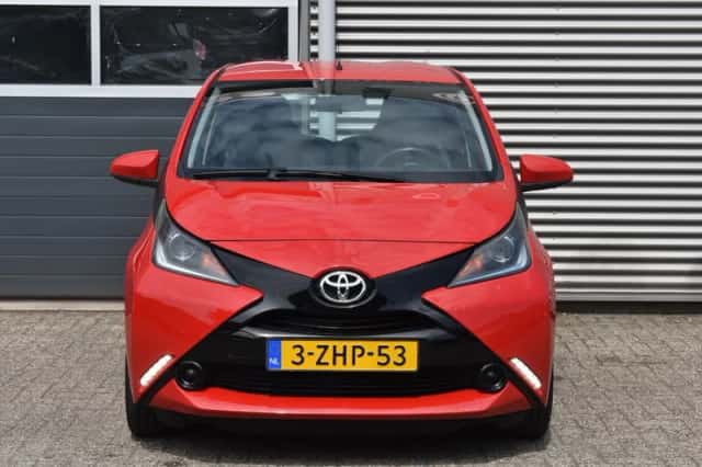 Toyota Aygo (2015) thumbnail 3
