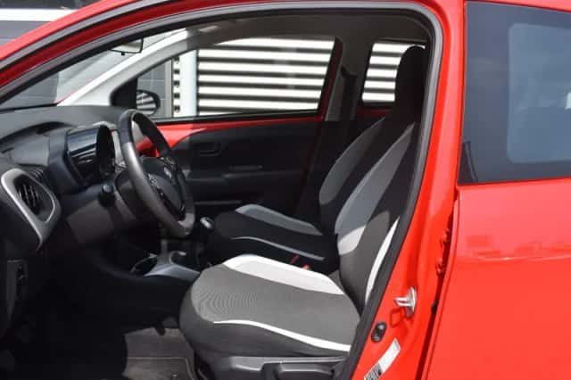 Toyota Aygo (2015) thumbnail 8