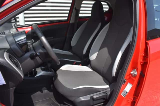 Toyota Aygo (2015) thumbnail 9