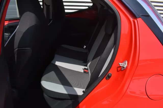 Toyota Aygo (2015) thumbnail 10