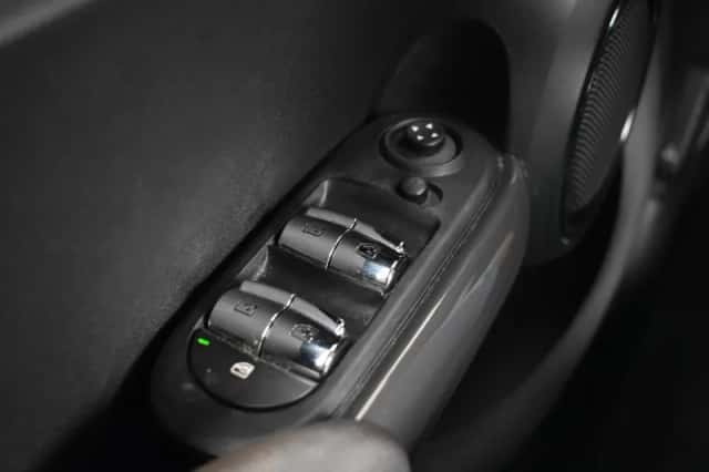 MINI Cooper (2016) thumbnail 14