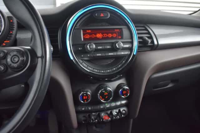 MINI Cooper (2016) thumbnail 24