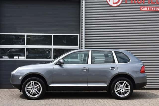 Porsche Cayenne (2003) thumbnail 2